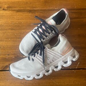 On Cloud Cloudswift Women's Size 8 39 White Peach  Running Shoes